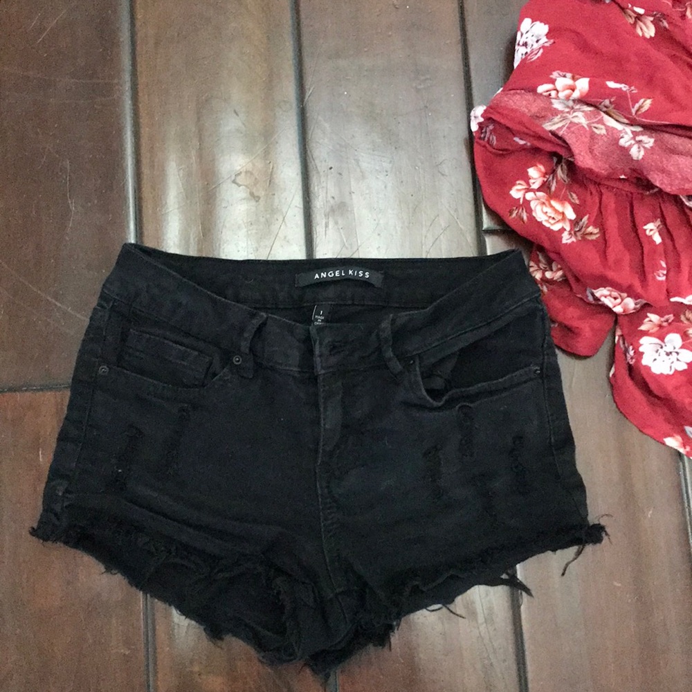 Black shorts, size 1 fits like a 0 runs small